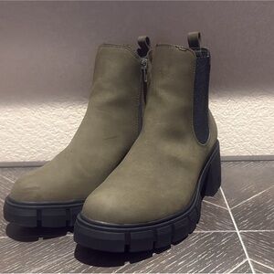 Madden Girl Olive Green Chunky Lug Sole Ankle Boots Size 7 Chelsea Platform